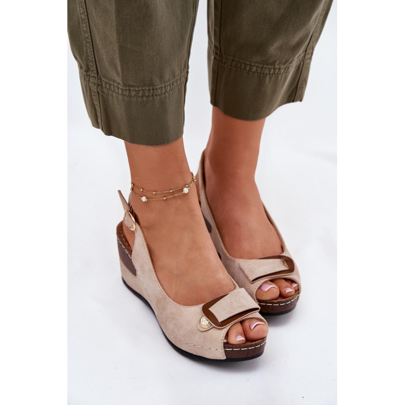 Dámske Ľahké Sandále Na Klíne Comfort Shoes Béžovo-Zlaté Efravia - Zlatá