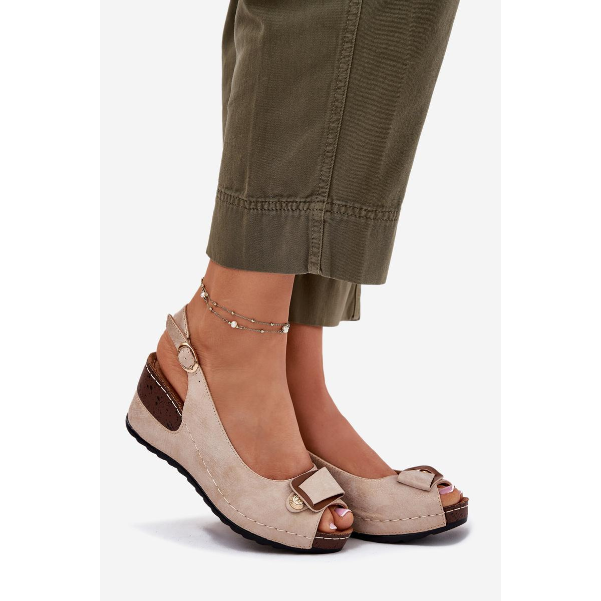 Dámske Ľahké Sandále Na Klíne Comfort Shoes Béžovo-Zlaté Efravia - Zlatá