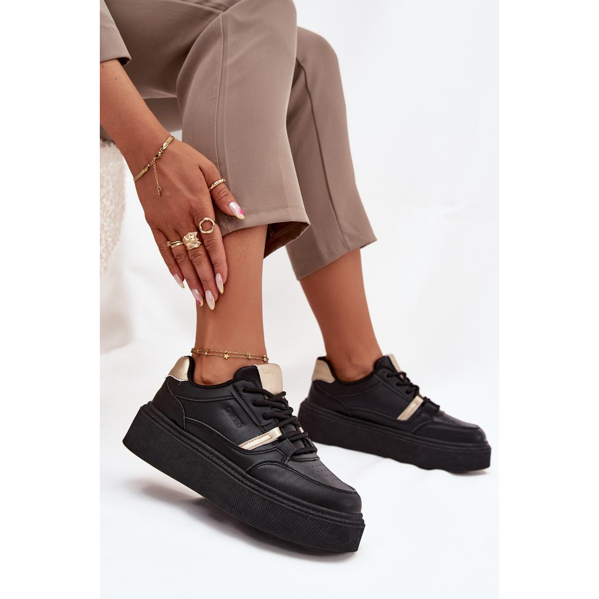 Dámske Sneakersy Na Platforme Big Star SS274360 Čierne - Čierna