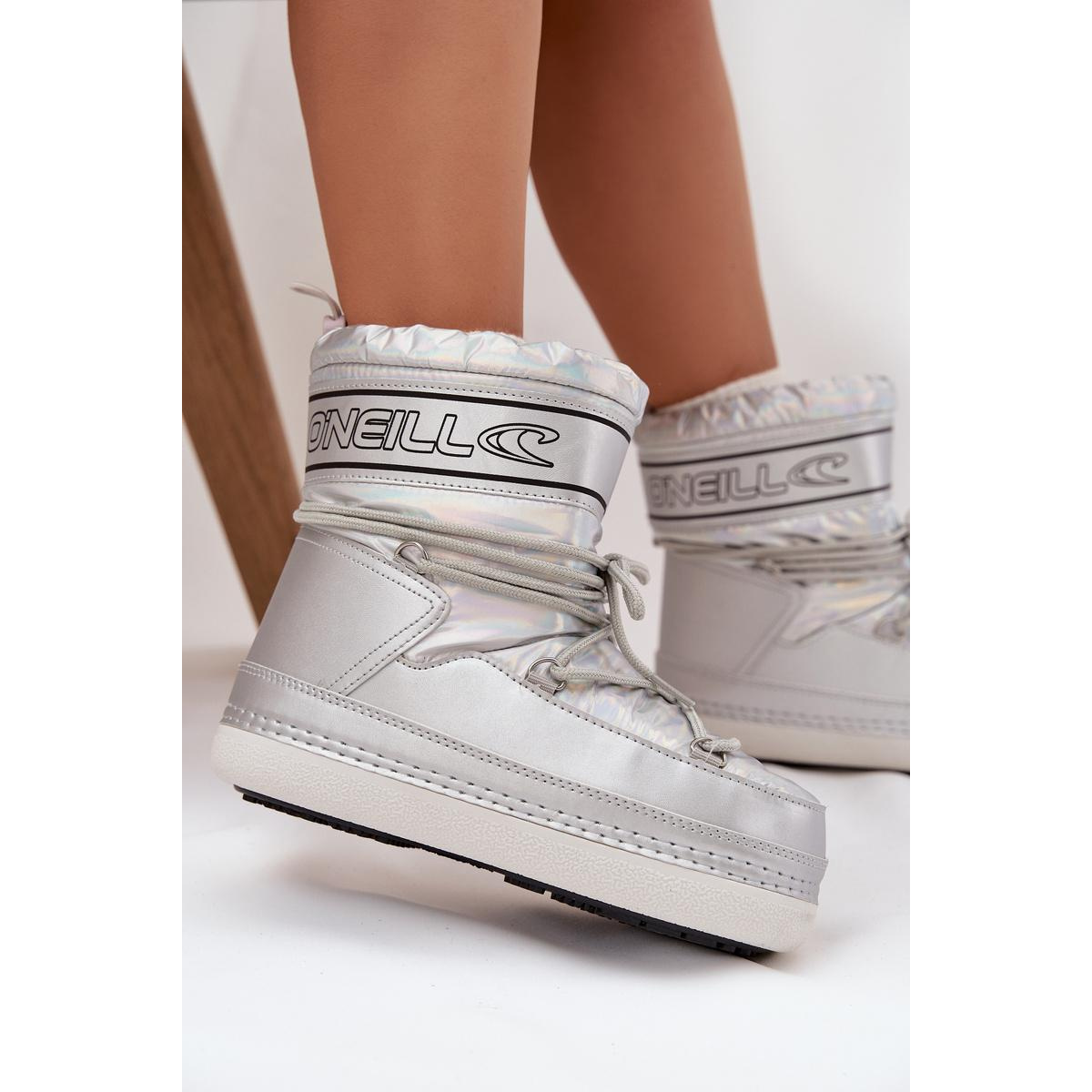 Dámske zimné čižmy s šnúrkami O'NEILL LISA WOMEN HIGH 90253012.99S Strieborné - Srebrny