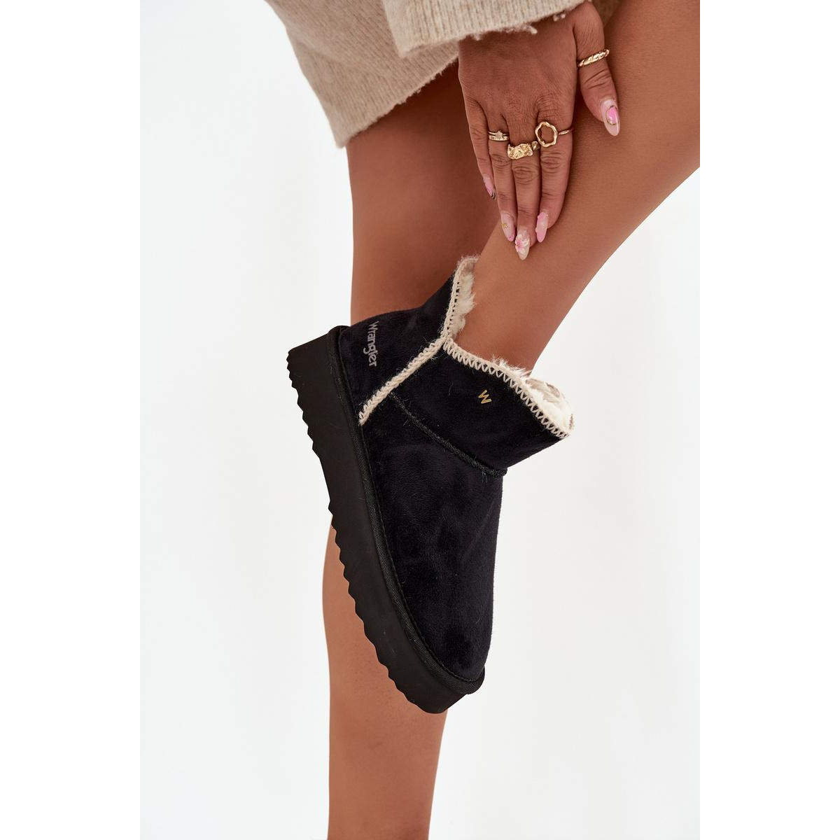 Dámske snehule na platforme Wrangler 20253093.25Y Čierne - Čierna