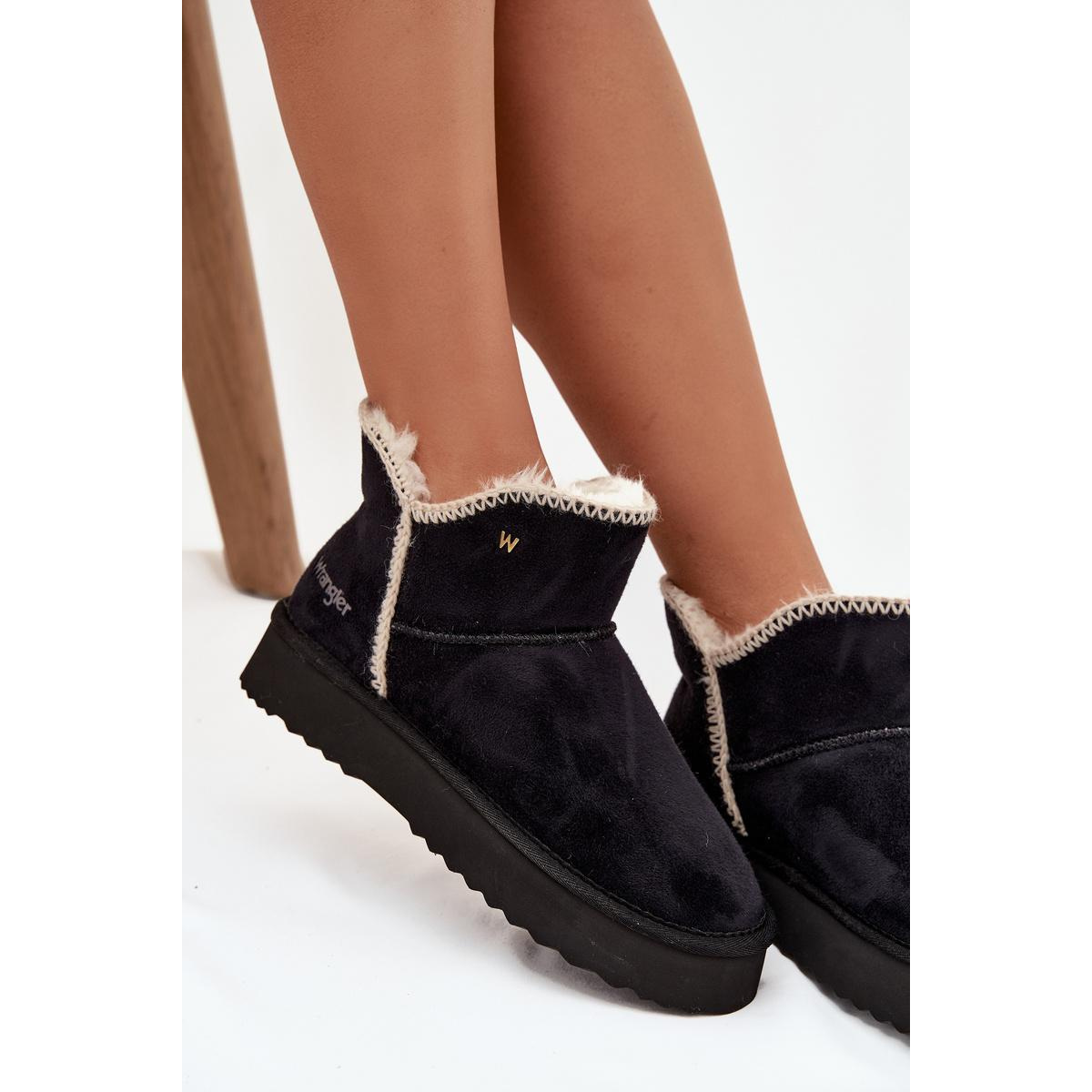 Dámske snehule na platforme Wrangler 20253093.25Y Čierne - Čierna