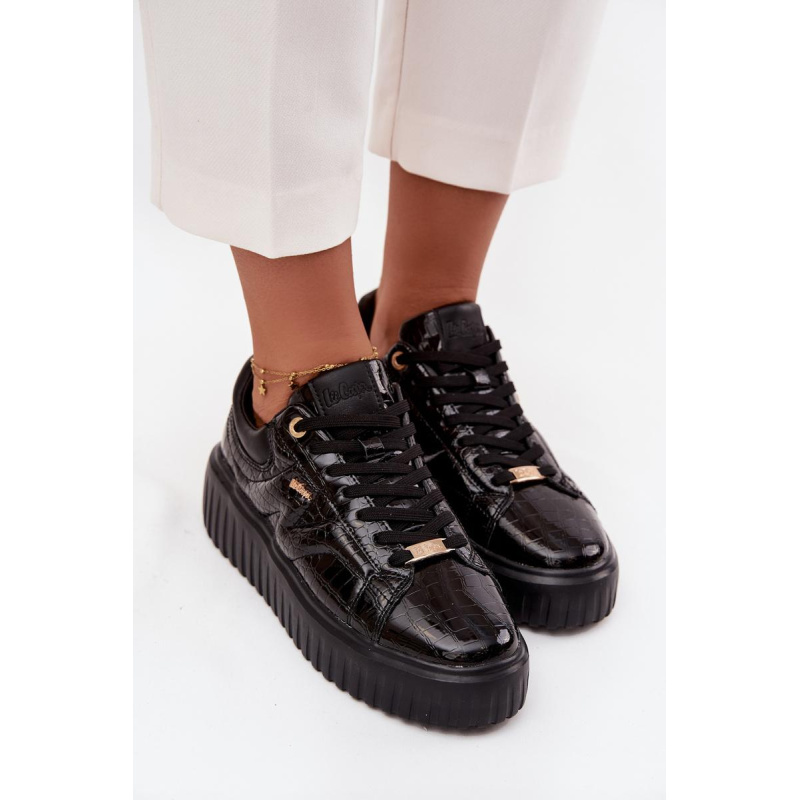 Lakovane dámske sneakers na platforme Lee Cooper LCJ-25-09-3870 Čierne