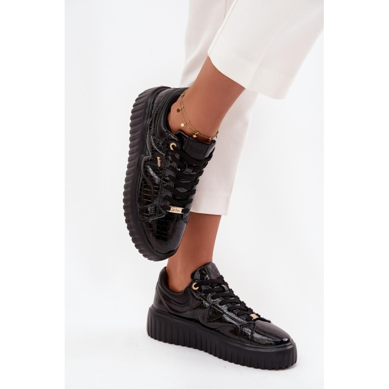 Lakovane dámske sneakers na platforme Lee Cooper LCJ-25-09-3870 Čierne