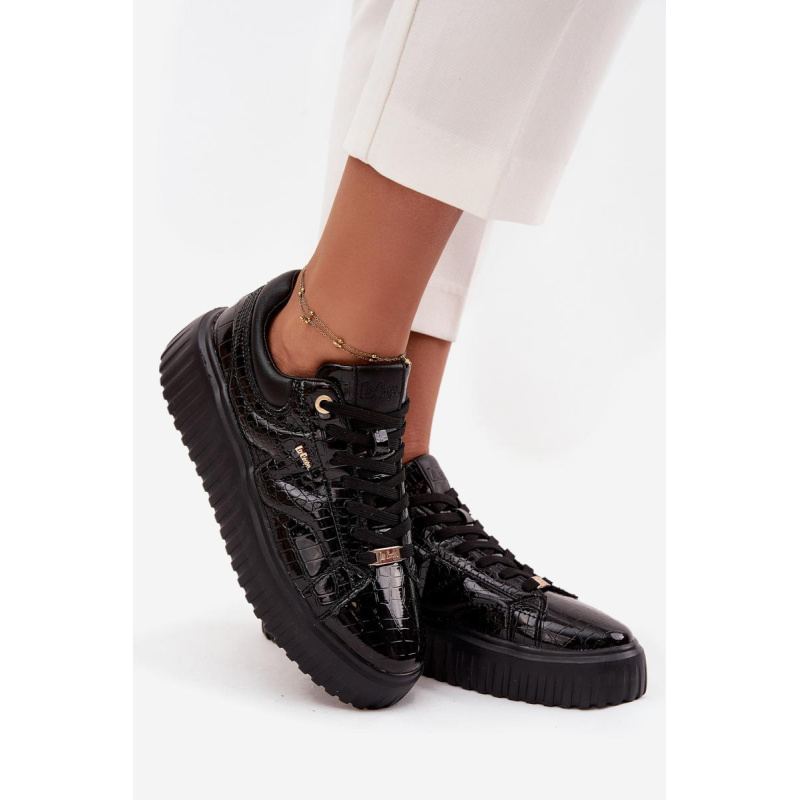 Lakovane dámske sneakers na platforme Lee Cooper LCJ-25-09-3870 Čierne