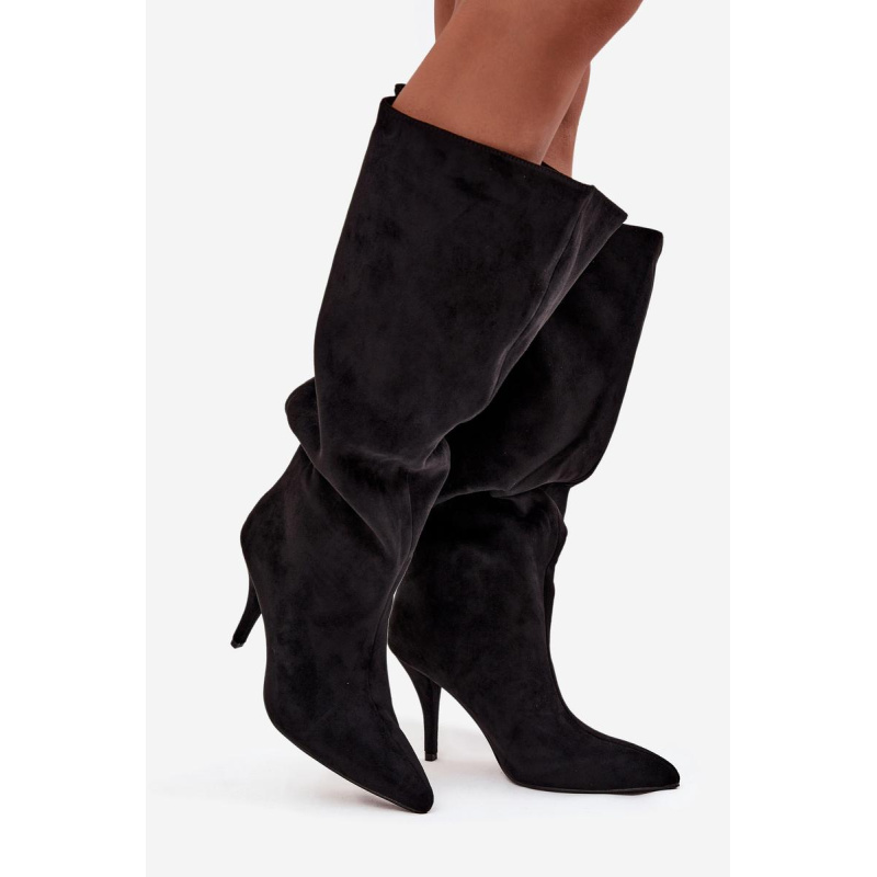 Šmykľavé dámske čižmy na podpätku z eko velúru čierne Noretta - Čierna